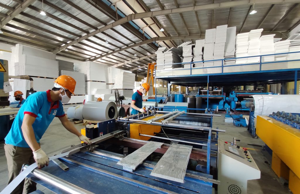 nha-may-san-xuat-tam-panel-cach-nhiet-biga